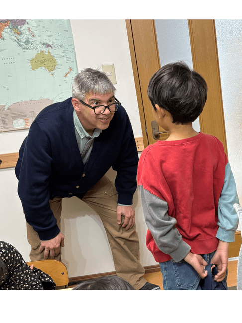 先生と生徒が会話しているレッスン風景